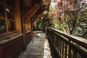 Chalets Furnished cozy chalet with a wooded garden and a large terrace : photos des chambres