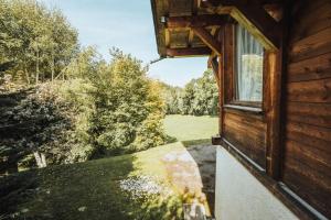 Chalets Furnished cozy chalet with a wooded garden and a large terrace : photos des chambres