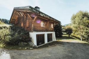 Chalets Furnished cozy chalet with a wooded garden and a large terrace : photos des chambres