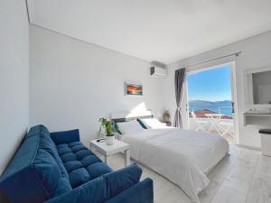 Family Room with Balcony and Sea View room in Hotel JoAn