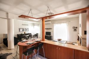 Grand Meteora Central Luxury Apartment