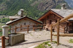 HelloChalet - Chalet da MiRo - Sunny terraces with stunning Matterhorn views, reachable on foot only