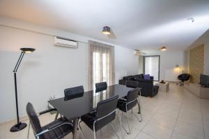 Spacious Fully Equipped 3BD 2Bath Apt in the heart of city with Balconies AC and fast WIFI #2