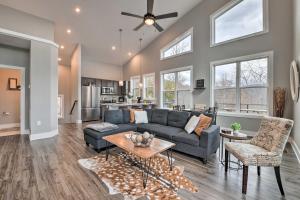 Scenic Hillside Cabin in Sylva w Hot Tub & Views!