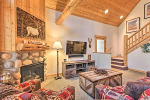 Klamath Falls Cabin Retreat with Deck and Grill!