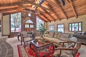 Grand Valrico Home with Deck, Fire Pit and Yard! - Valrico