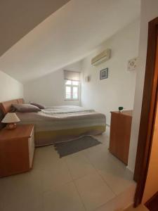 CASA NA COLINA - MORADIA com PISCINA