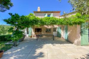 Maisons de vacances Spacious House With Wi Fi And Swimming Pool : photos des chambres