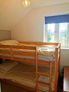 Sunflower Apartment, Family accommodation Near Tenby in Pembrokeshire