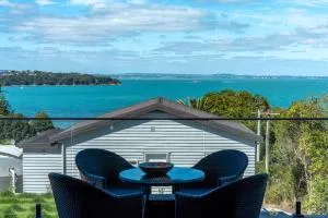 Luna Cottage. Stunning ocean views on Waiheke - Te Whau Bay
