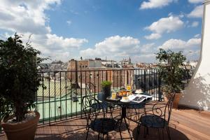 Deluxe Room with Panoramic City View with terrace room in Hôtel des 3 Poussins