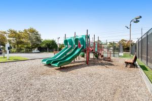 Sea Colony --- 9803 Evergreen