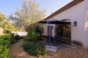 Appartements Private furnished apartment with all comfort with a garden & swimming pool : photos des chambres