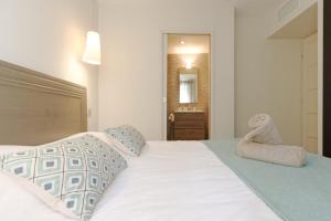 Appartements Private furnished apartment with all comfort in a green space with pool : photos des chambres
