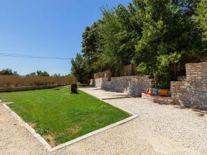 Maisons de vacances Stone holiday home with private pool in southern Ard che : photos des chambres