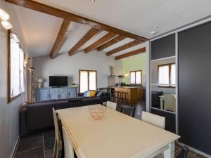 Maisons de vacances Stone holiday home with private pool in southern Ard che : photos des chambres