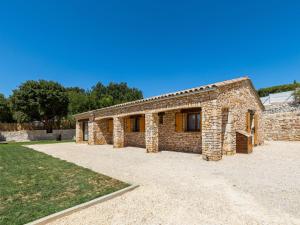 Maisons de vacances Stone holiday home with private pool in southern Ard che : photos des chambres