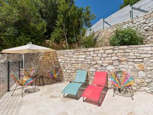 Maisons de vacances Stone holiday home with private pool in southern Ard che : photos des chambres