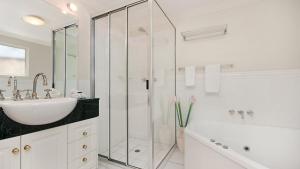 The Summit - Trinity Beach - Ocean Views !!