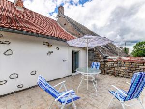 Maisons de vacances Traditional Holiday Home in Brinon sur Beuvron with Terrace : photos des chambres