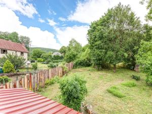 Maisons de vacances Traditional Holiday Home in Brinon sur Beuvron with Terrace : photos des chambres