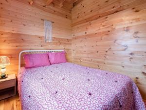 Chalets Secluded Chalet in Egliseneuve des Liards with Balcony : photos des chambres