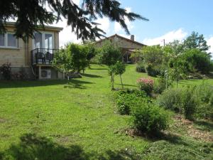 Chalets Secluded Chalet in Egliseneuve des Liards with Balcony : photos des chambres