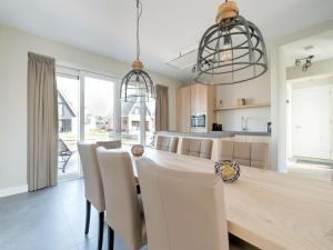 Lovely holiday home in Stavoren with bubble bath