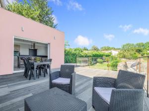 Maisons de vacances Comfy Holiday Home in Saint-Denis with Private Pool : photos des chambres