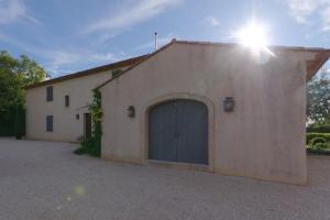 Appartements Private furnished apartment with all comfort a garden & a swimming pool : photos des chambres