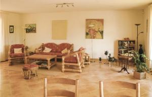 Awesome Home In Argeliers With Wifi