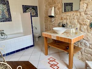 Maisons de vacances Beautiful large stylish villa centrally located in Pons : photos des chambres