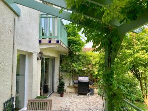 Maisons de vacances Beautiful large stylish villa centrally located in Pons : photos des chambres