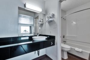 Double Room Accessible with Mini Fridge room in Motel 6-Irving TX - Dallas