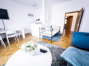 Zentraler Altbau am Clara-Zetkin-Park, RB-Arena um die Ecke, Netflix inklusive