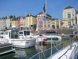 Appartements Le Studio du Bout du Quai vue Port 2pers. a Dieppe : photos des chambres