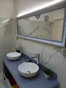 Appartements L'OCCITANE appartement climatise centre ville wifi netflix inclus : photos des chambres