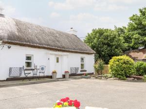 Whispering Willows - The Thatch, Carndonagh