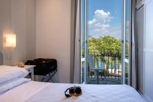 Double Room with Balcony and Lake View room in Hotel Beau Rivage