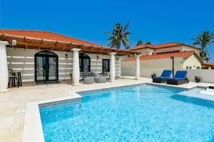 Newly Remodeled 5-Bedroom 5-Bath in Tierra del Sol - Malmok