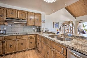 Kailua-Kona Condo with Resort Amenities Access!