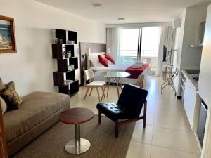 Golden Hour Studio - Dos Orillas 404