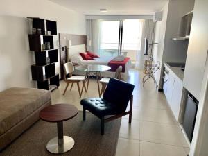 Golden Hour Studio - Dos Orillas 404