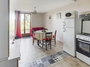 Appartements Cozy apartment in Thedirac with a shared swimming pool : photos des chambres