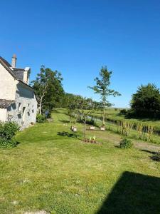 Maisons de vacances Maison d'une chambre avec vue sur le lac jardin clos et wifi a Noyers sur Cher : photos des chambres