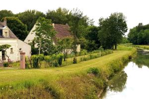 Maisons de vacances Maison d'une chambre avec vue sur le lac jardin clos et wifi a Noyers sur Cher : photos des chambres