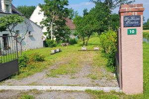 Maisons de vacances Maison d'une chambre avec vue sur le lac jardin clos et wifi a Noyers sur Cher : photos des chambres