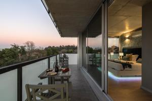 Host Wise - Luxurious Impressive Apartment - Balcony and Pool