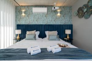 Host Wise - Luxurious Impressive Apartment - Balcony and Pool