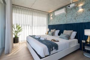 Host Wise - Luxurious Impressive Apartment - Balcony and Pool